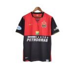 camisa flamengo i retr 07 08 torcedor masculina vermelha e preta com detalhes em dourado no escudo 1 1