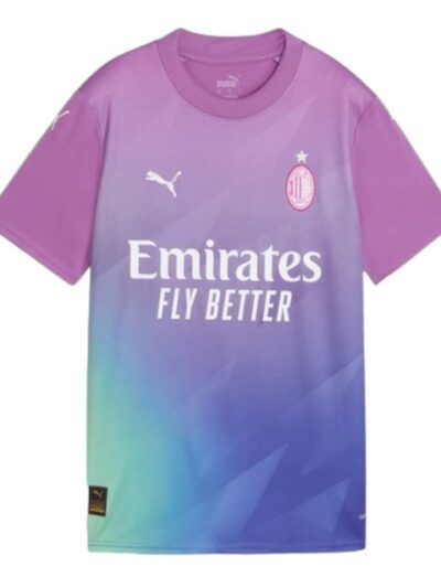 camisa ac milan iii torcedor puma feminina rosa com detalhes em roxo e verde